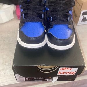 Size 5C royal blues w box
